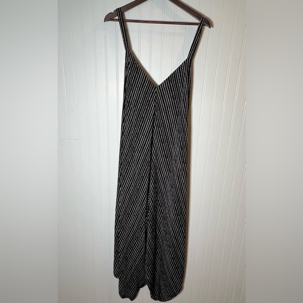 Black and white striped, wide legs, spaghetti strap jumpsuit women’s size 4 XL